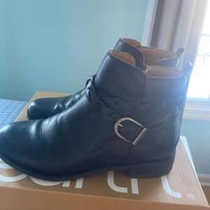 Earth Nicole boot in Black Leather